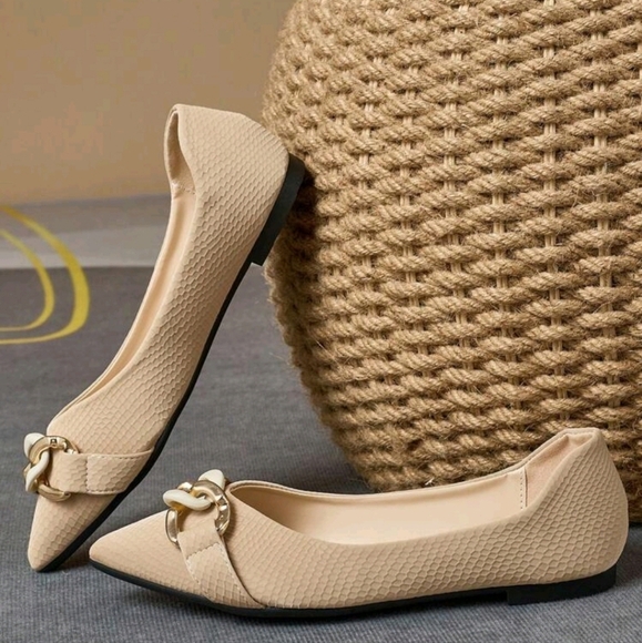 Women's New Metal Buckle Flat Pointed Toe Slip-On Flats, Versatile Fashion Soft - Picture 2 of 5